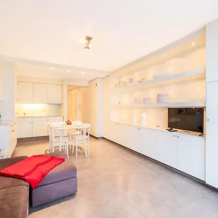 Apartment On The Coast With Beach Access, Cleaning Included Apartment