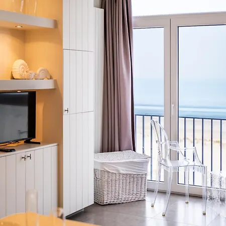 Appartement On The Coast With Access, Cleaning Included Oostduinkerke