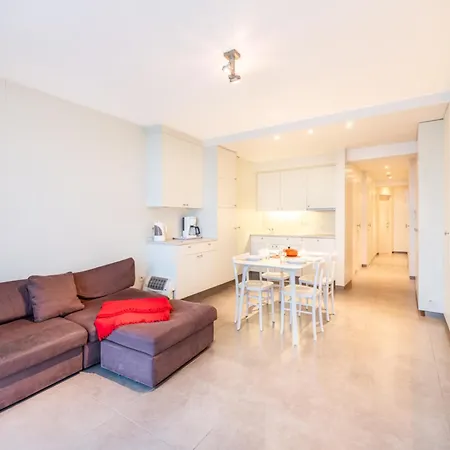Apartment On The Coast With Beach Access, Cleaning Included Oostduinkerke