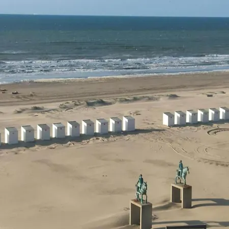 Apartment On The Coast With Beach Access, Cleaning Included * Oostduinkerke