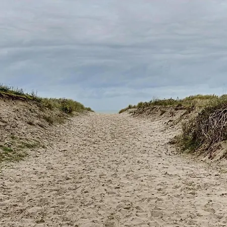 Apartment On The Coast With Beach Access, Cleaning Included Oostduinkerke